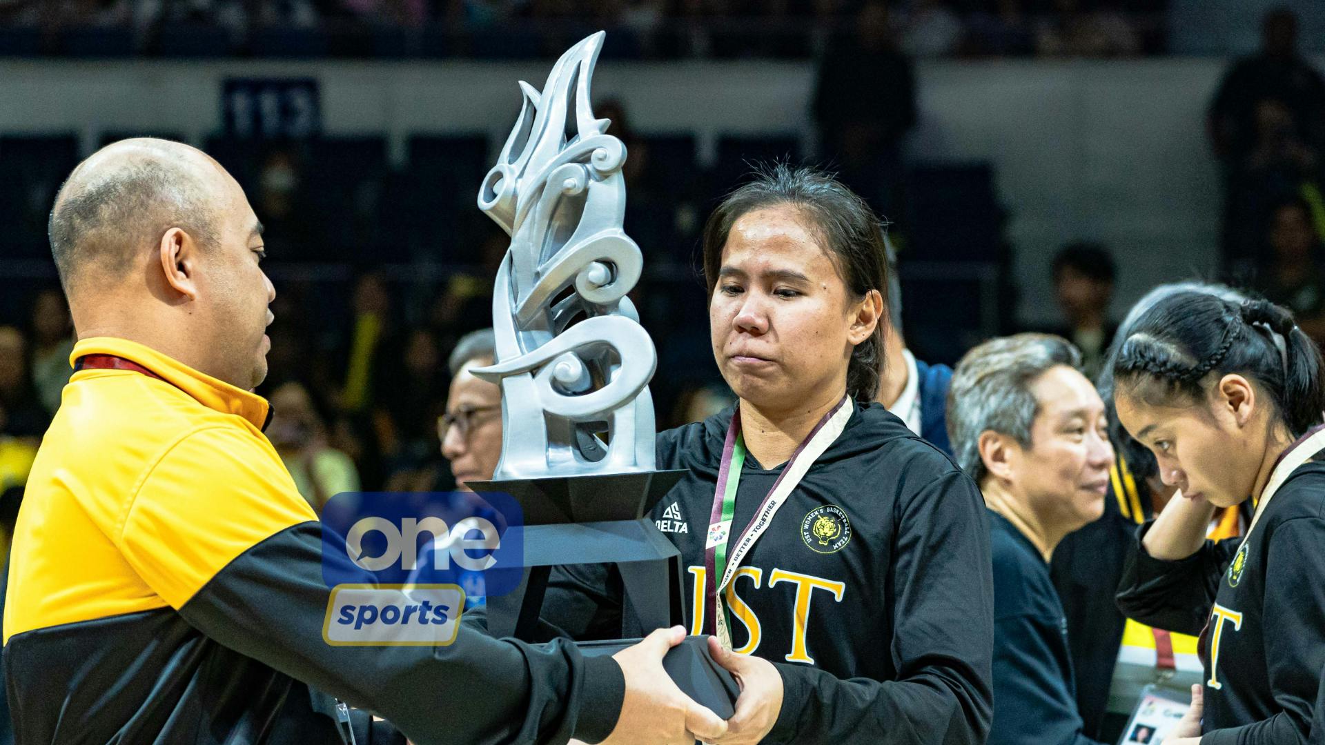 Tacky Tacatac leaves parting message for UST Growling Tigresses — ‘Bawi niyo ako next season’